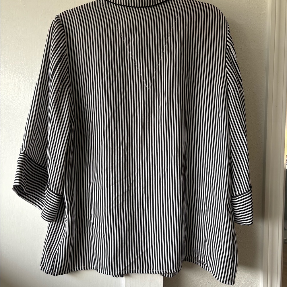 Black and White Striped Blazer - Picture 5 of 5